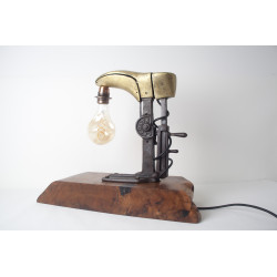 Lampe chaussure dorée