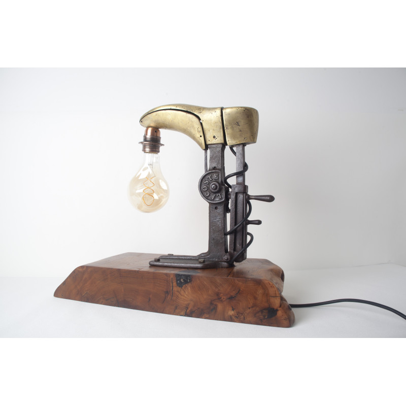 Lampe chaussure dorée